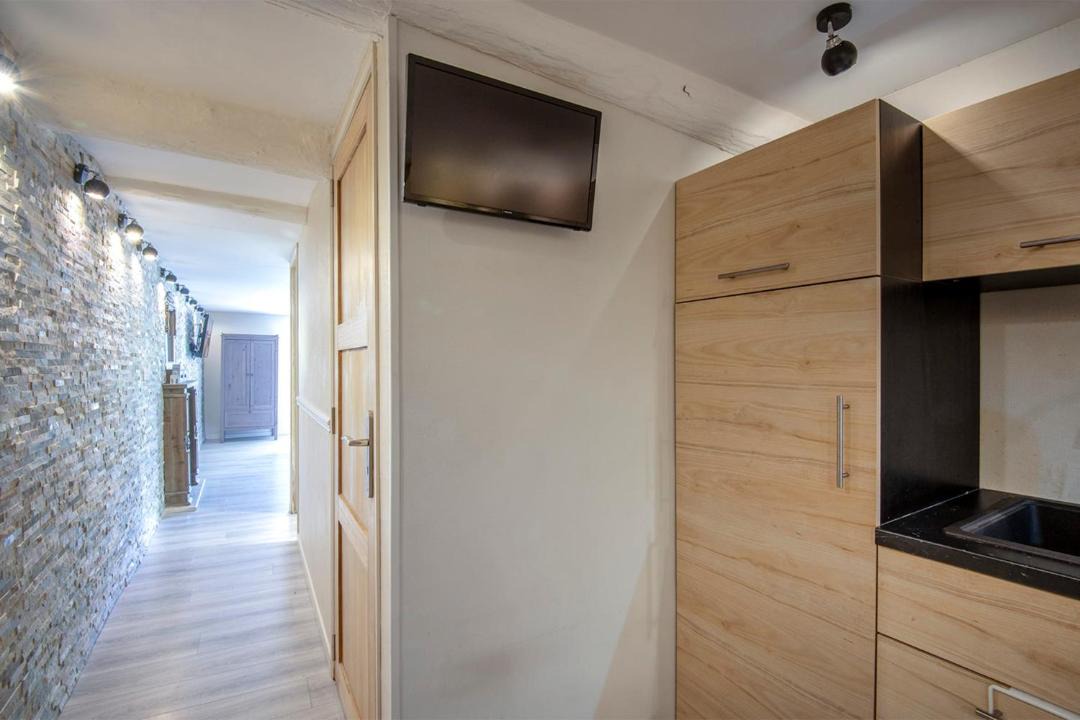 Les Grands Carmes Apartment | AC Apartment near Vieux-Port & Panier