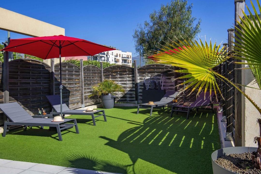 Mouans-Sartoux Hotel | IBIS Cannes Mouans Sartoux Piscine parking gratuit