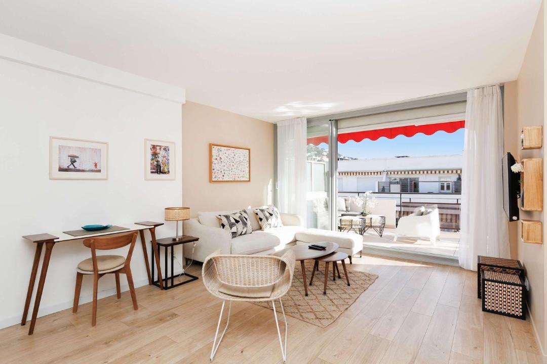 Cannes City Centre Apartment | XXL 2 beds with XXL terrace next to Martinez Hotel