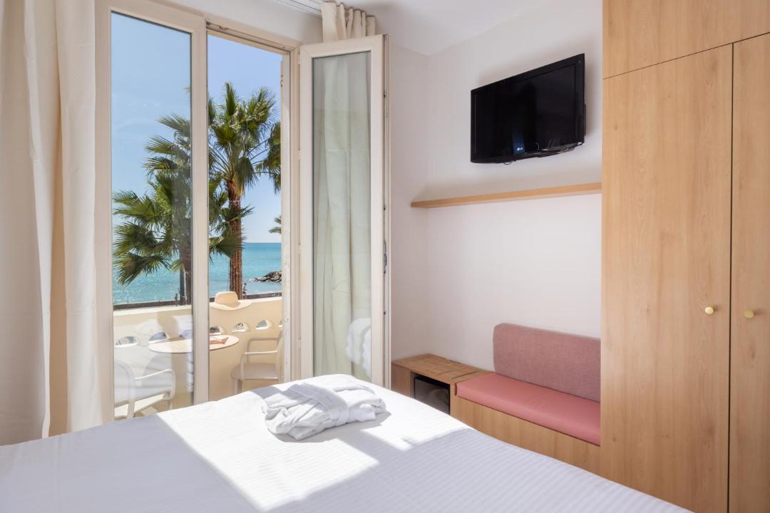 Cros-de-Cagnes Hotel | Hotel Royalmar