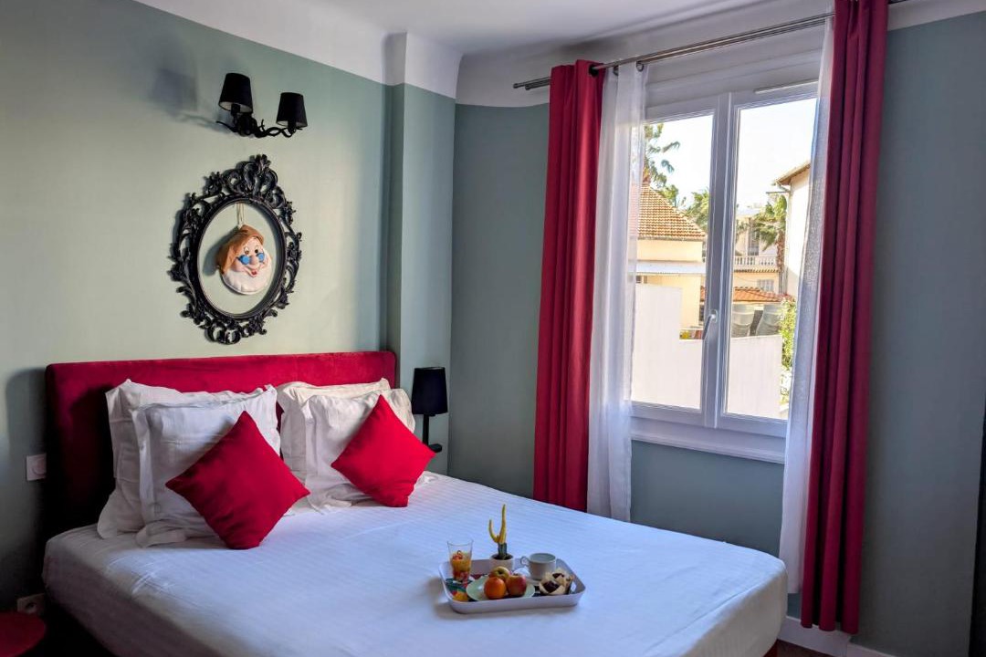 Juan-les-Pins Hotel | Hôtel Mademoiselle