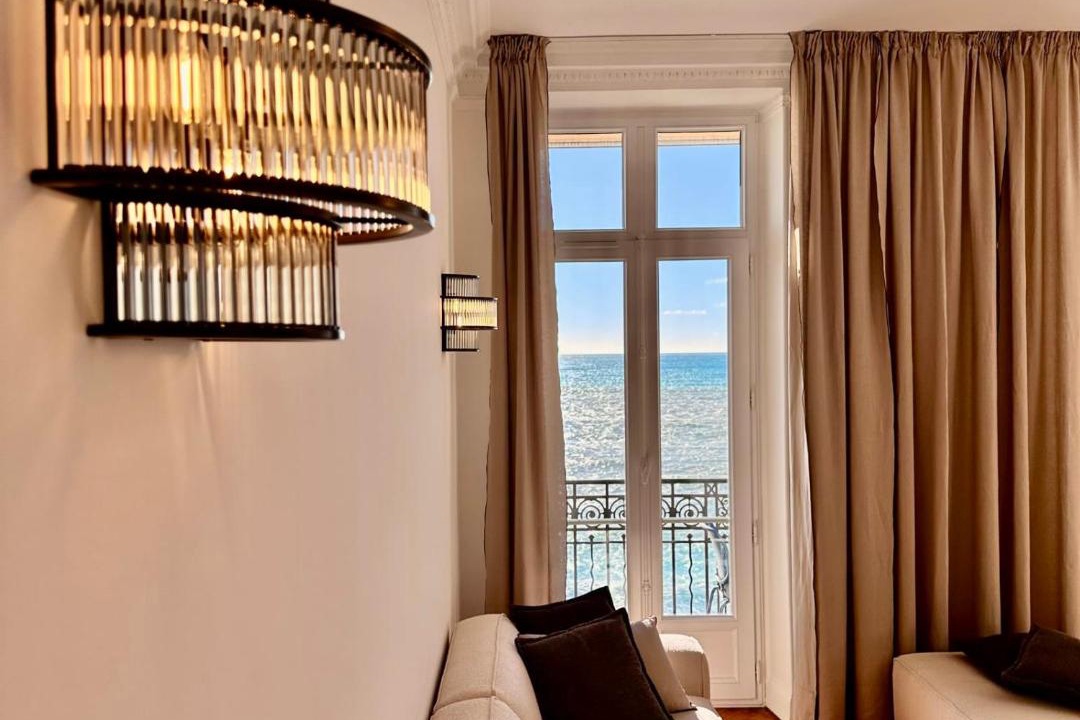 Old Town Apartment | QUAI PROMENADE VIEW Sea View Balcony 3 Bedrooms Air Conditioning
