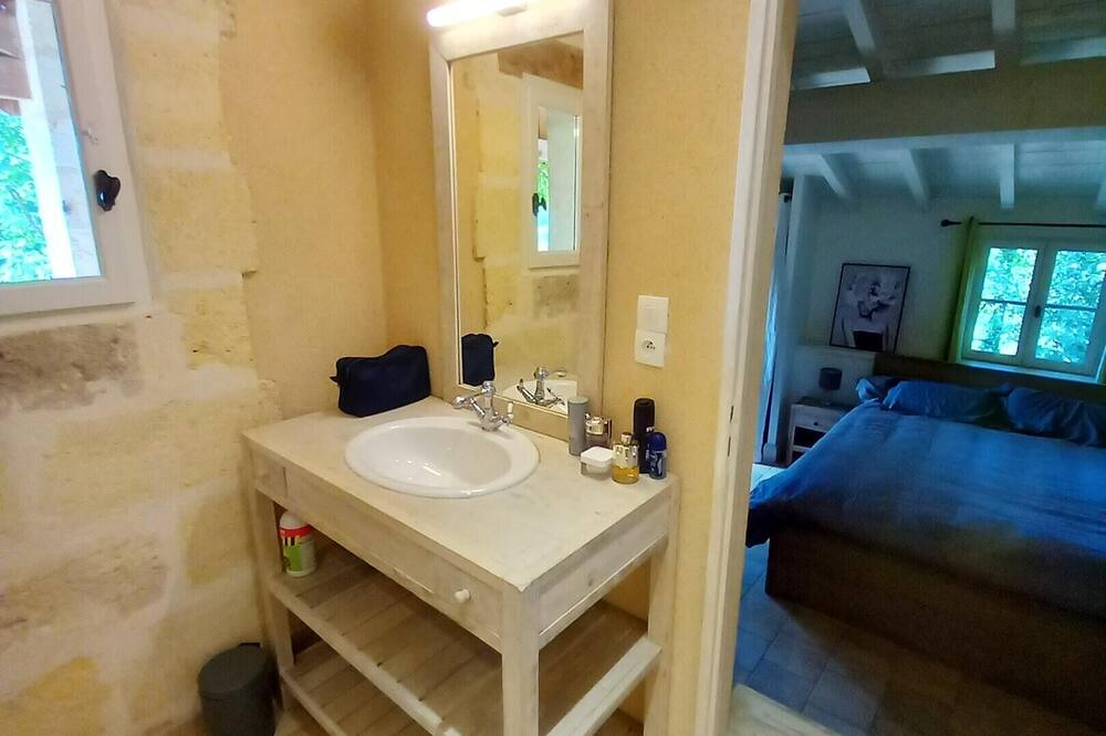 Photo of Bathroom in Gauriac