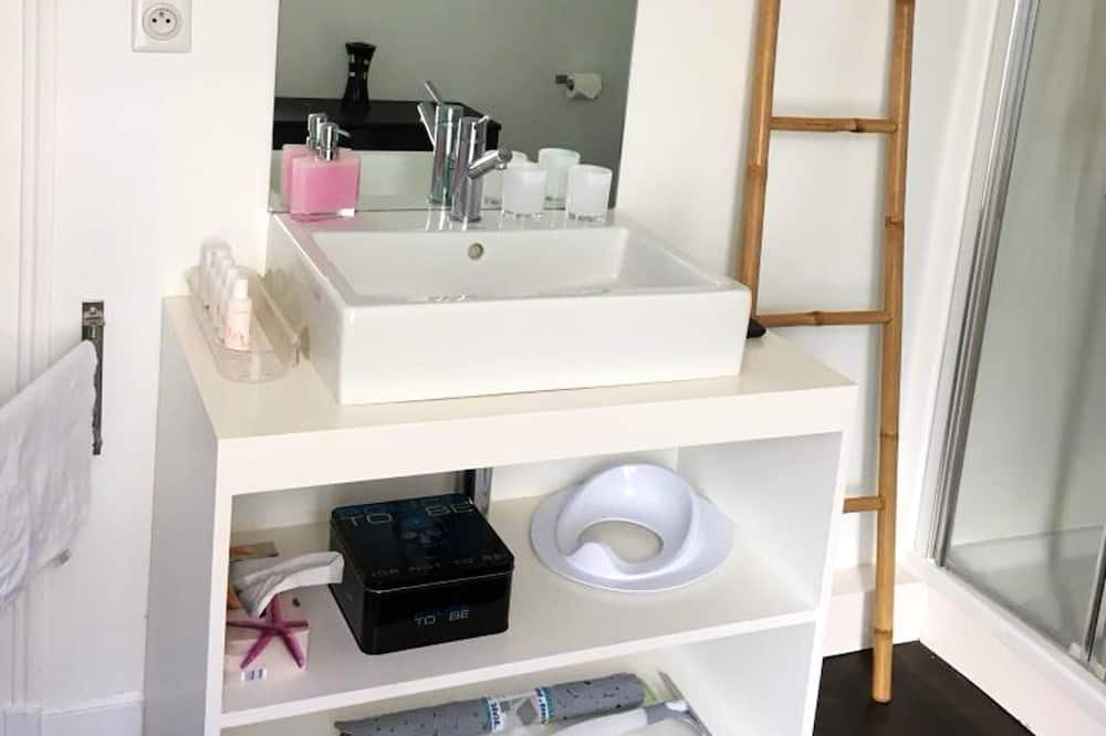 Photo of Bathroom in Correze