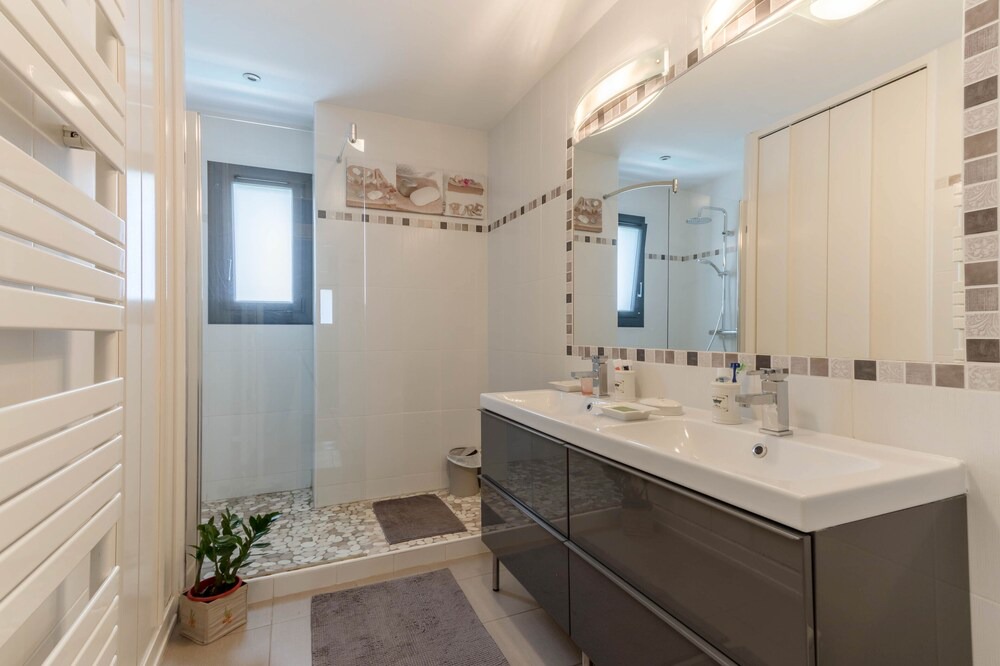 Photo of Bathroom in Le Bouscat