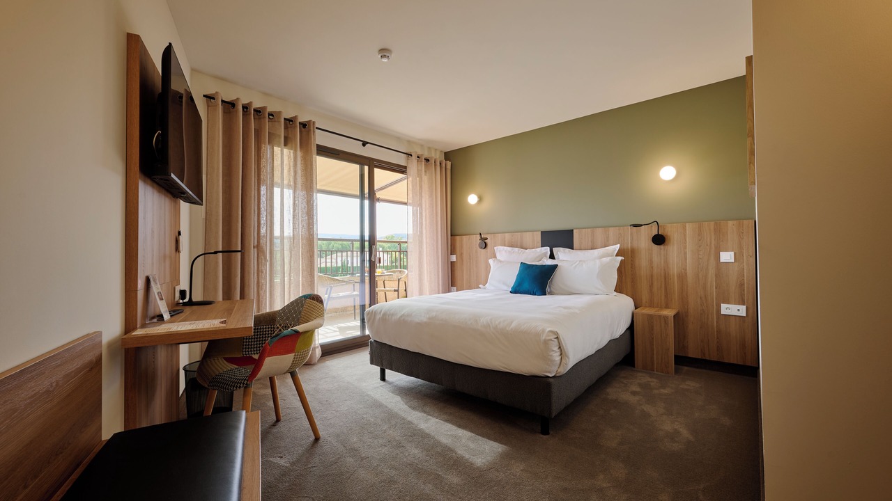 Photo of Bedroom in Pernes-les-Fontaines
