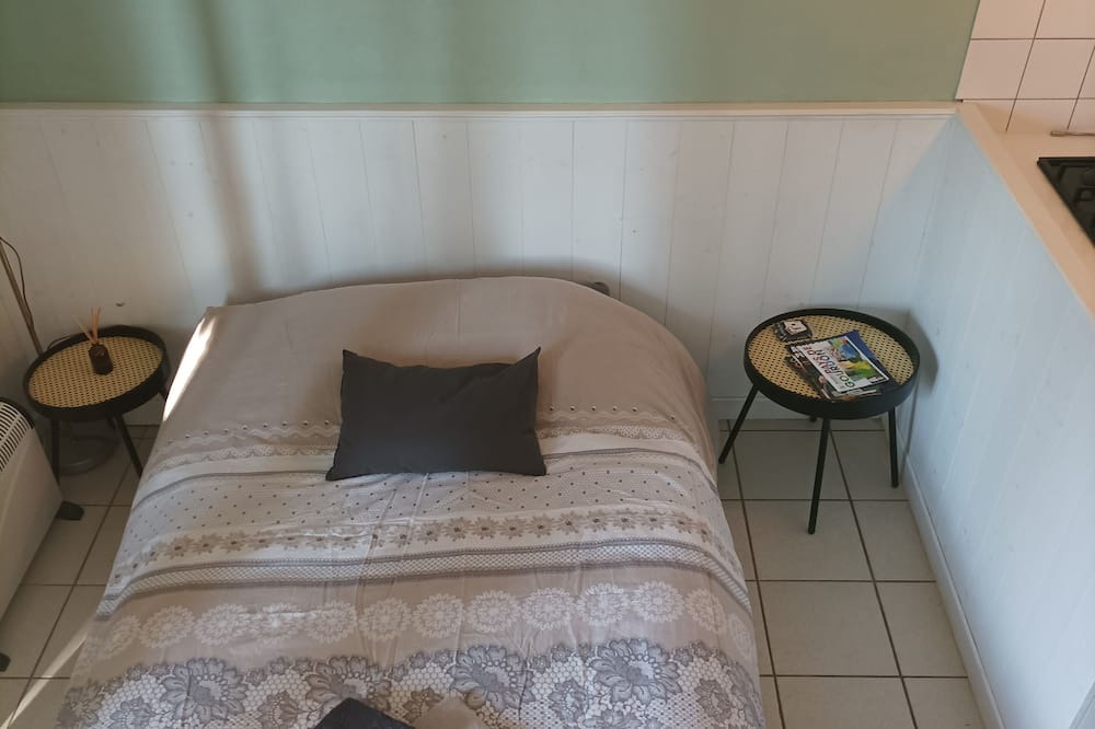 Photo of Bedroom in Saint-Aubin-de-Nabirat