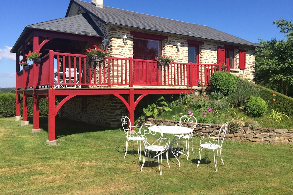 Photo of Outdoor in Laval-sur-Luzege