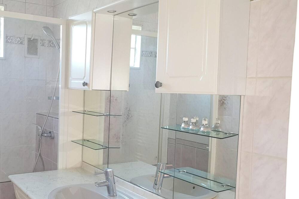 Photo of Bathroom in Goussainville