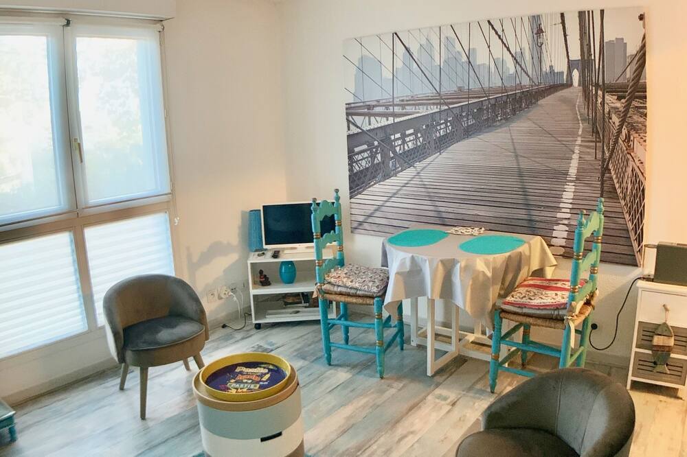 Photo of Livingroom in Antigone