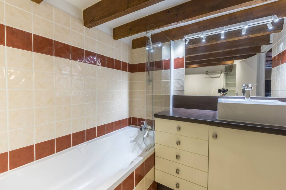 Photo of Bathroom in Aiguerelles