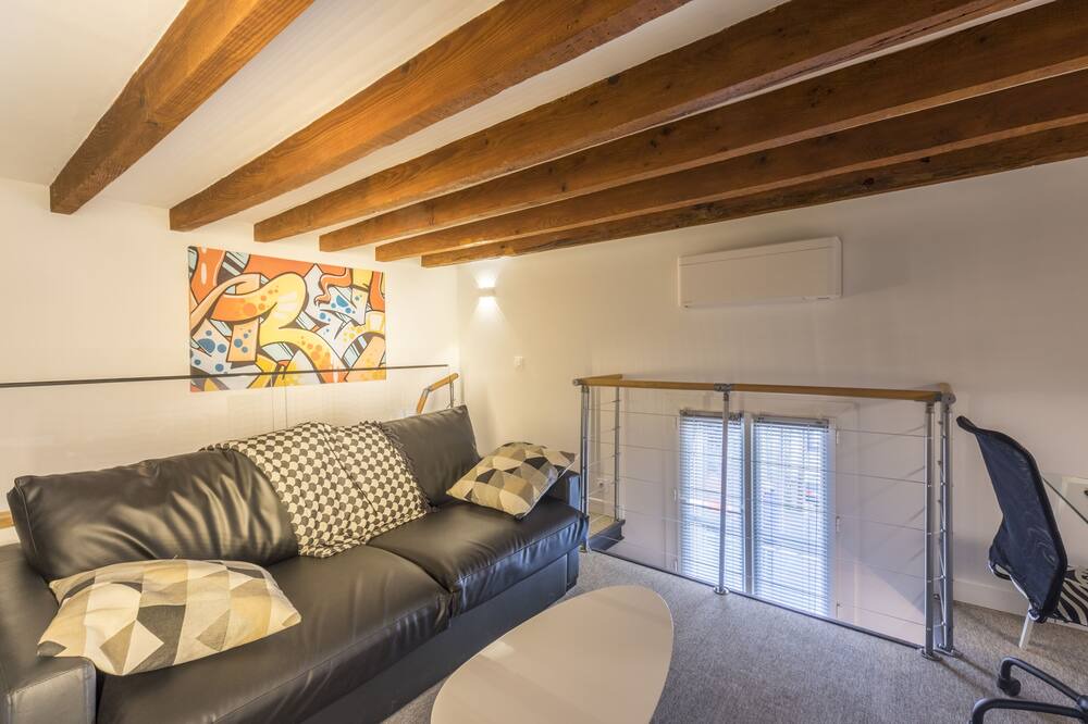 Photo of Livingroom in Aiguerelles