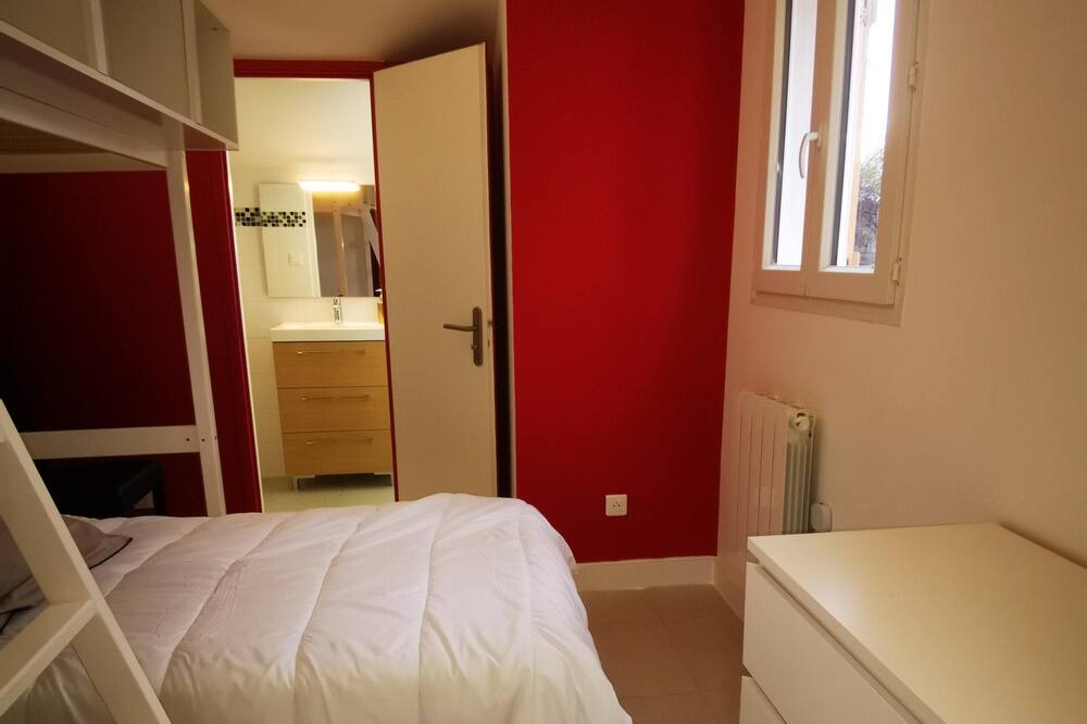 Photo of Bedroom in Saint-Marc-Jaumegarde