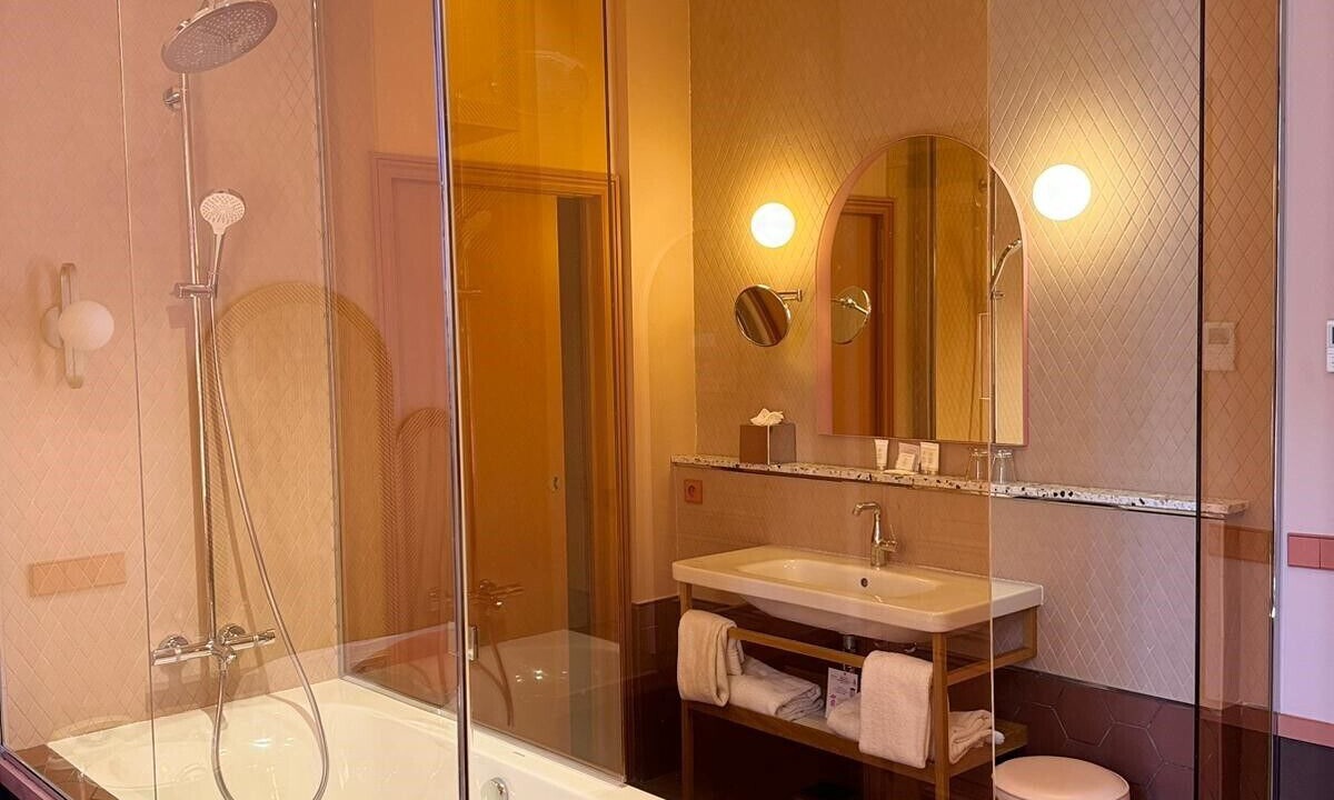 Photo of Bathroom in Avignon City Centre