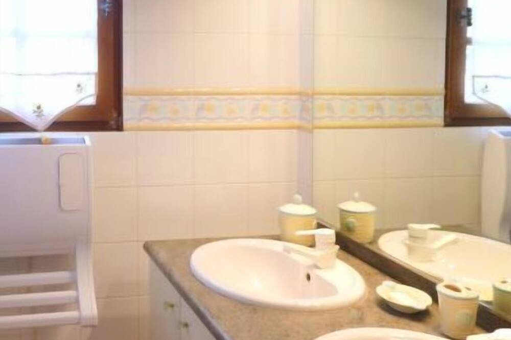 Photo of Bathroom in Terrasson-la-Villedieu