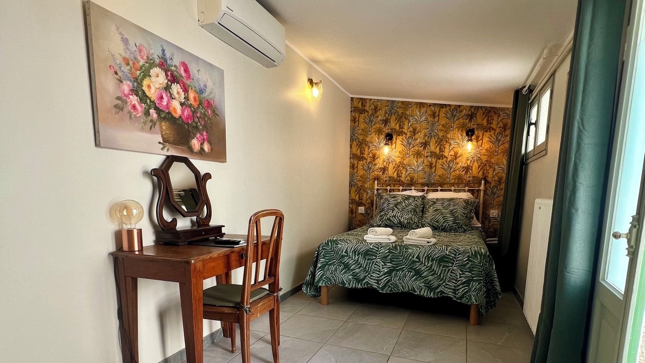 Photo of Bedroom in Antibes City Centre