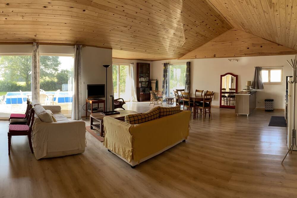Photo of Livingroom in Saint-Germain-Chassenay
