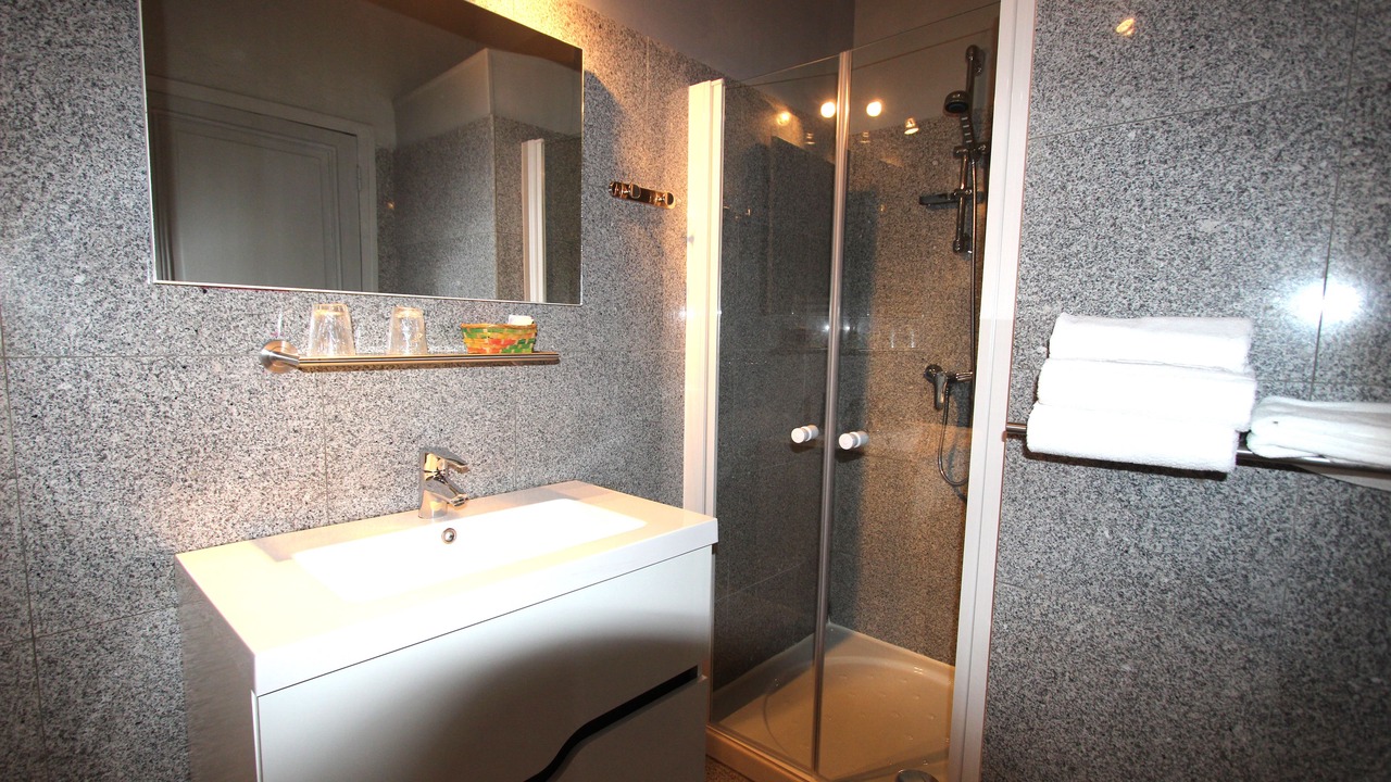 Photo of Bathroom in Island