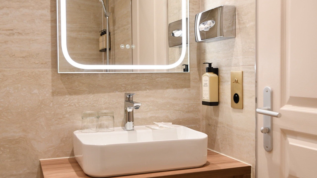 Photo of Bathroom in Couronne Urbaine