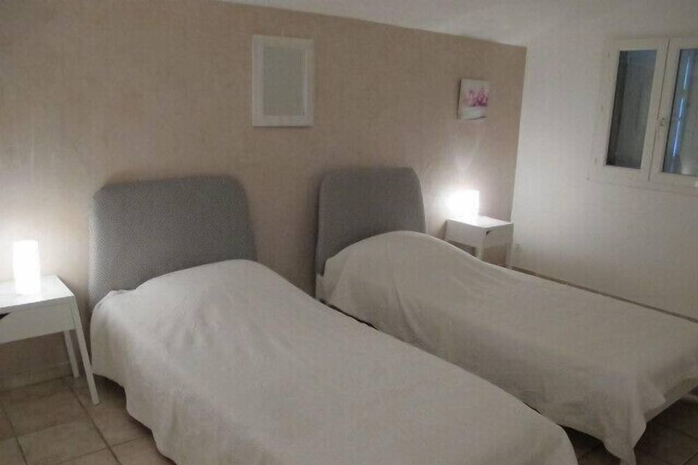 Photo of Bedroom in Malaucene