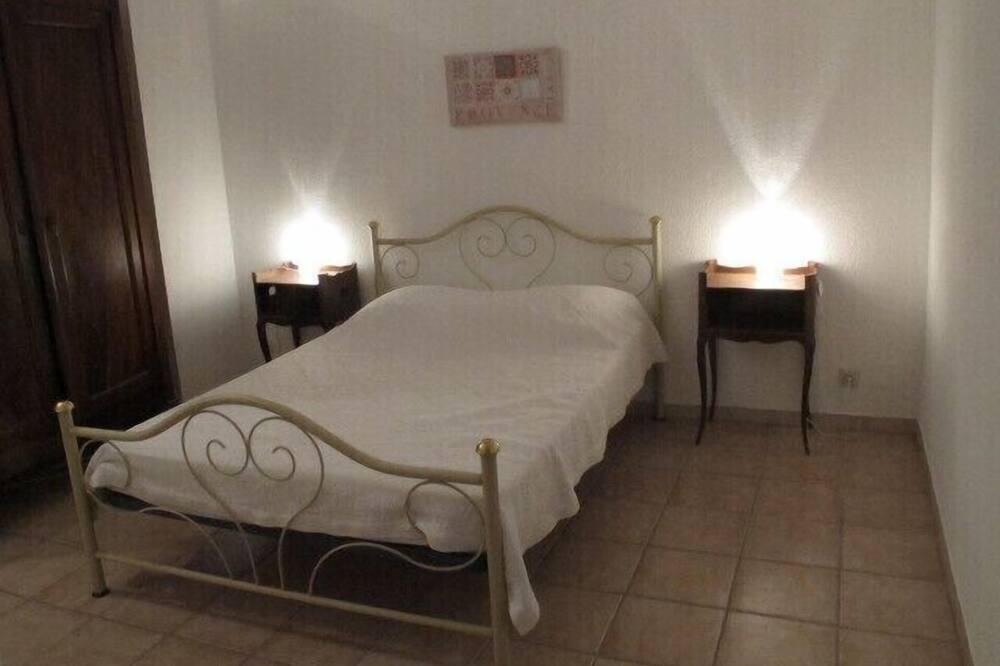 Photo of Bedroom in Malaucene