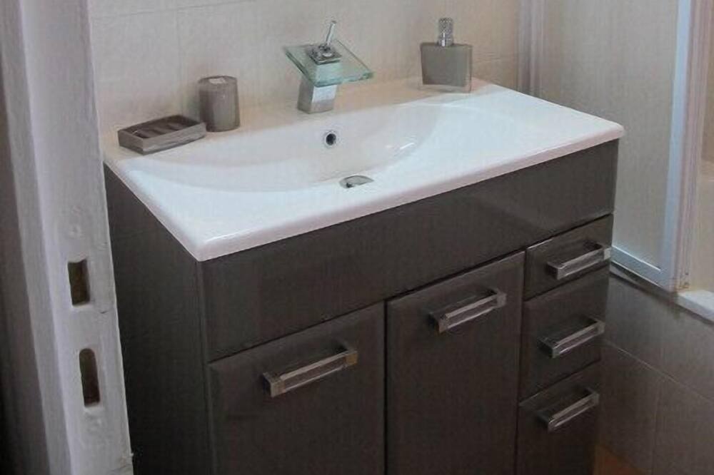 Photo of Bathroom in Malaucene