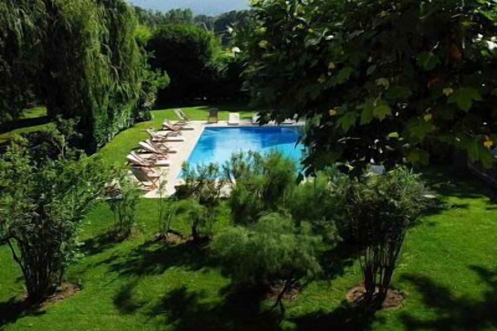Photo of Outdoor in Lagnes