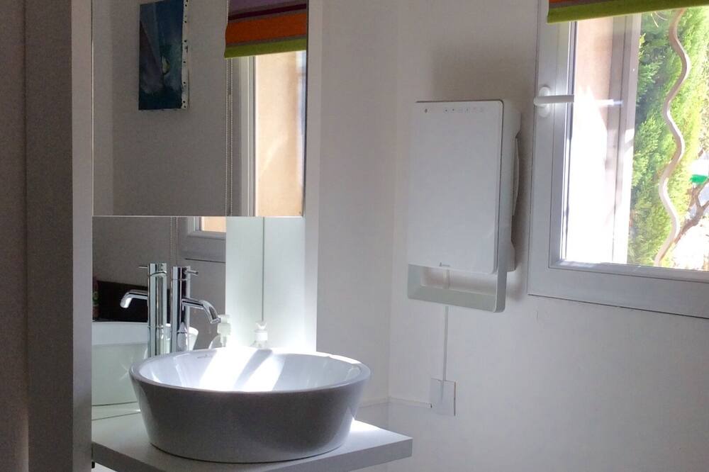 Photo of Bathroom in Le Beausset