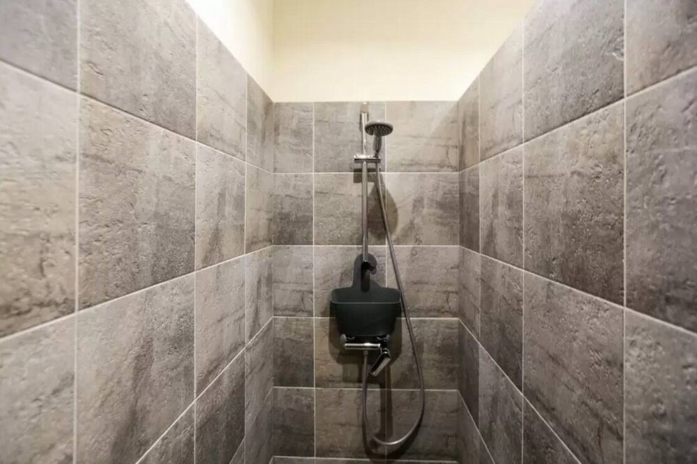 Photo of Bathroom in Avignon City Centre