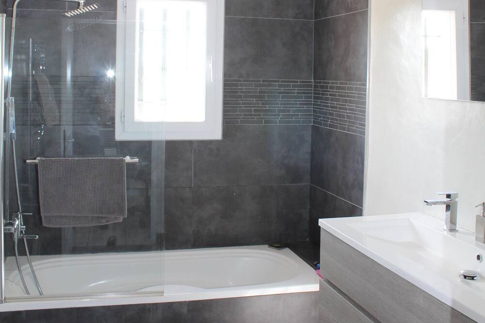 Photo of Bathroom in Saint-Cannat