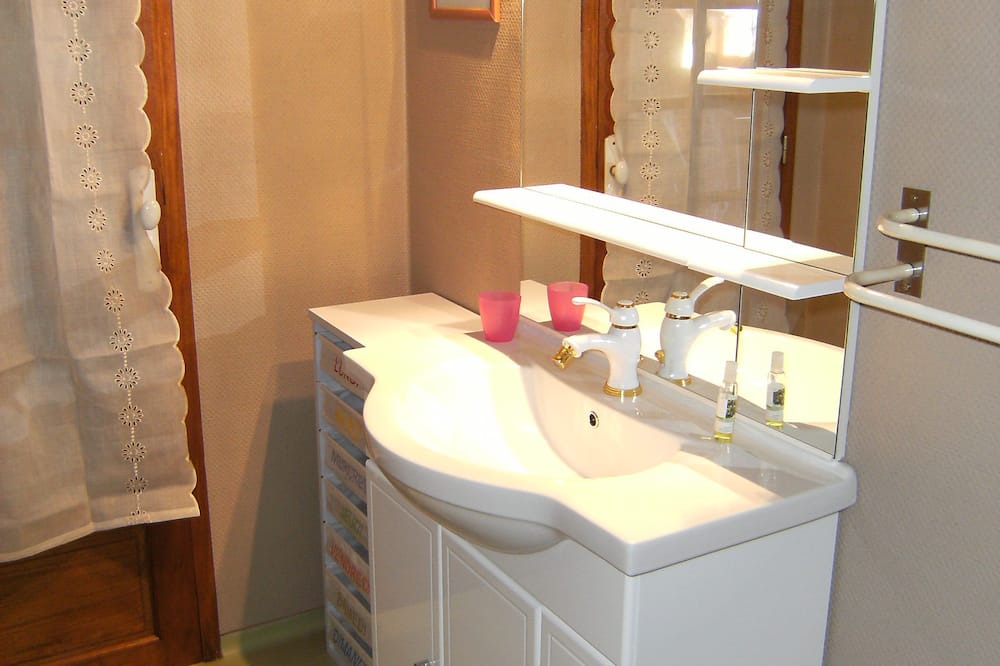 Photo of Bathroom in La Collancelle