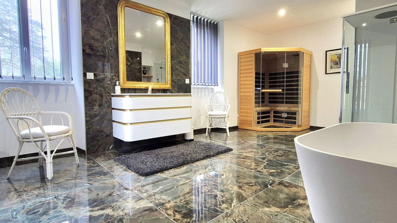 Photo of Bathroom in Pougues-les-Eaux