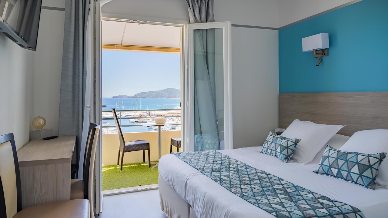 Photo of Bedroom in Le Lavandou