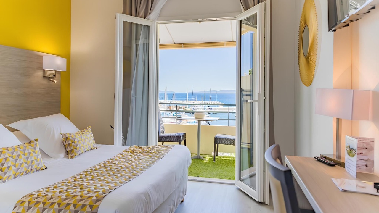 Photo of Bedroom in Le Lavandou