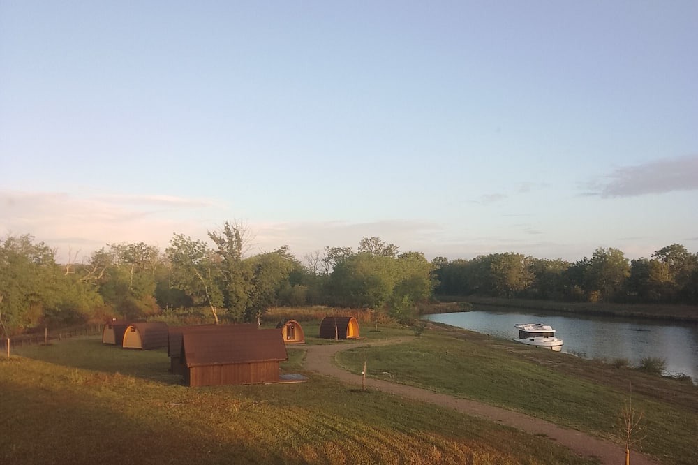 Photo of Outdoor in Luthenay-Uxeloup