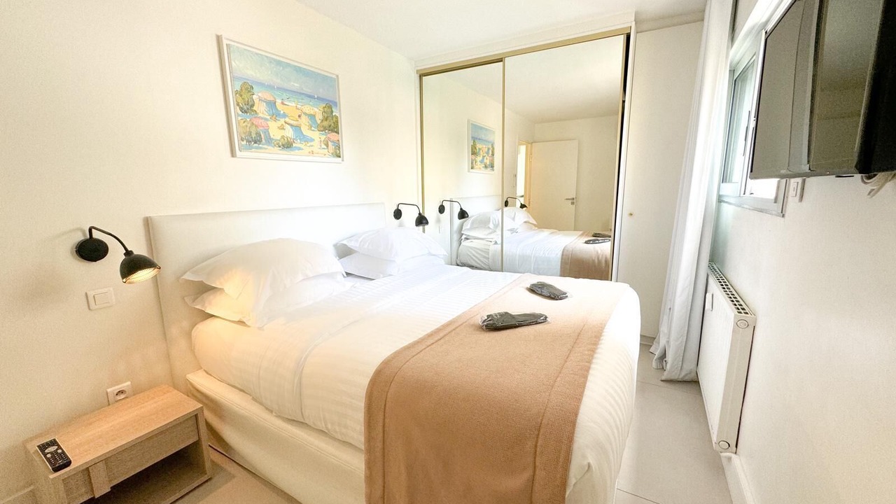 Photo of Bedroom in Cannes City Centre