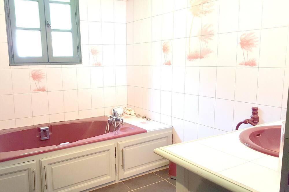 Photo of Bathroom in Fumel