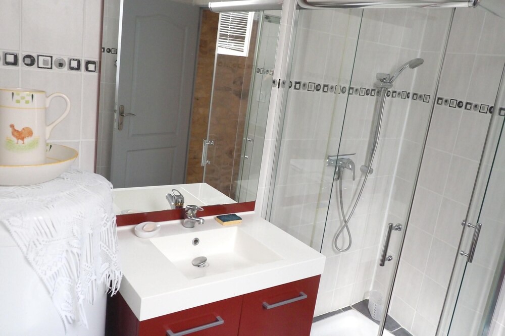 Photo of Bathroom in Frayssinet-le-Gelat
