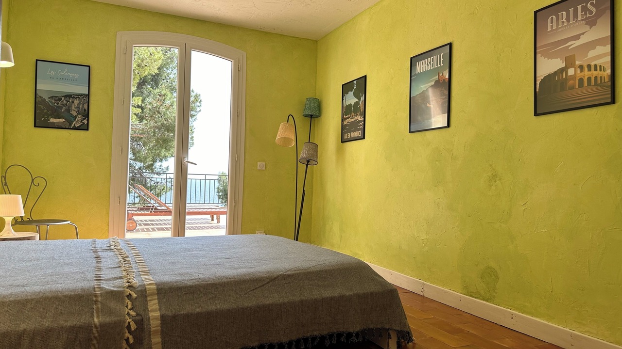 Photo of Bedroom in Ensues-la-Redonne