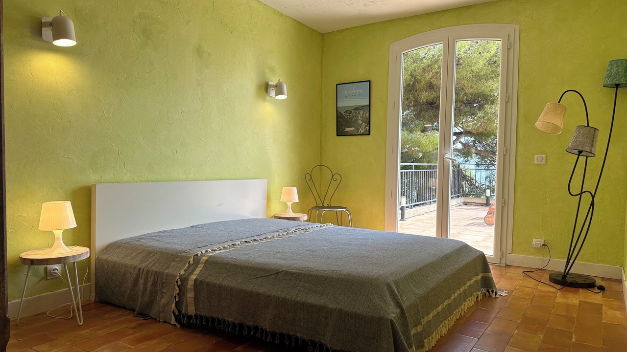 Photo of Bedroom in Ensues-la-Redonne