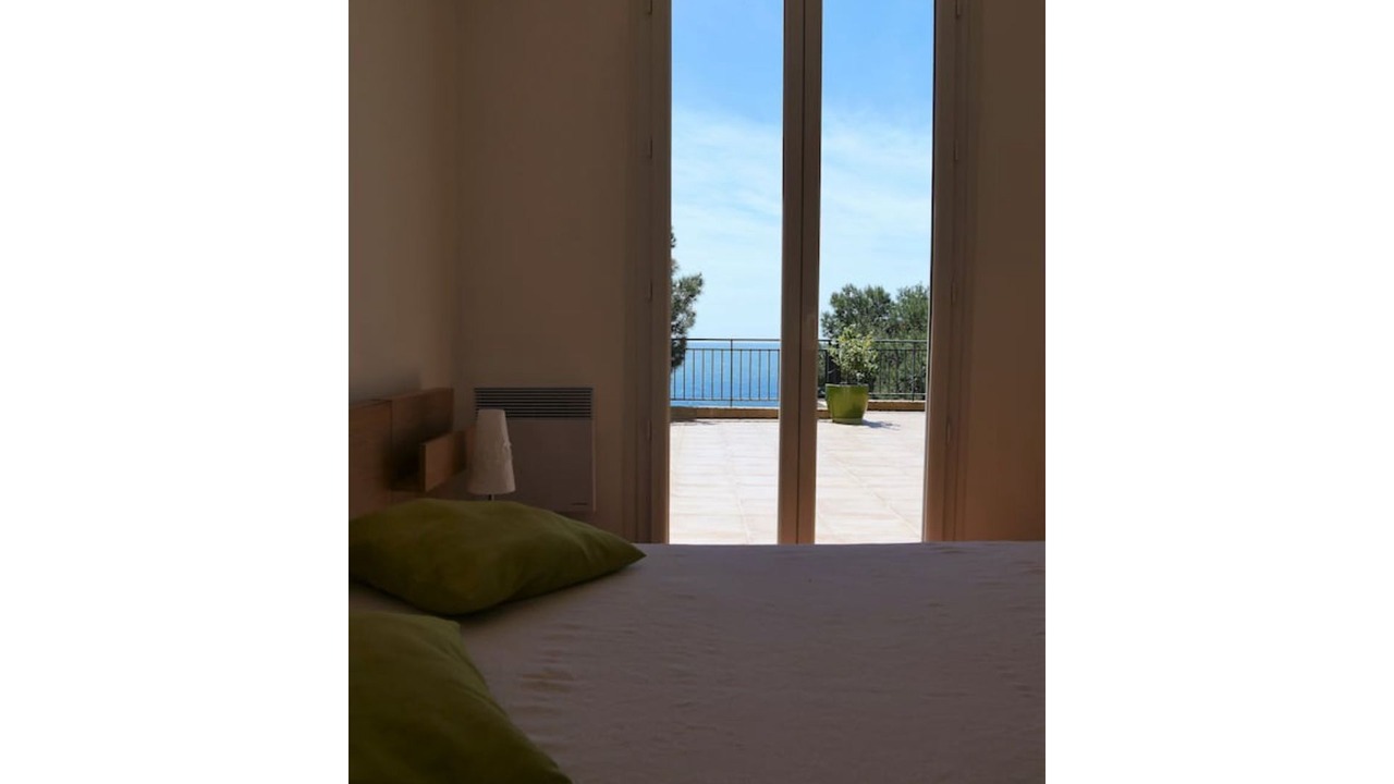 Photo of Bedroom in Ensues-la-Redonne