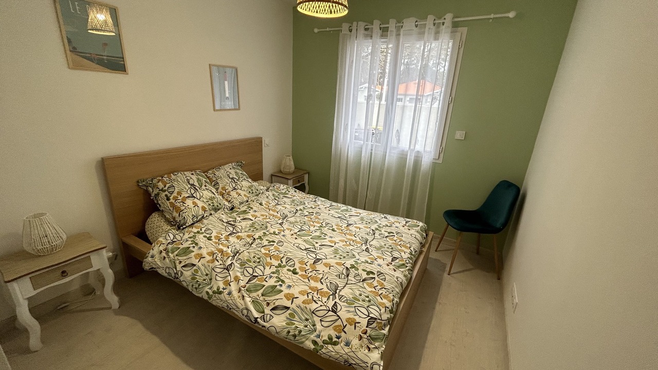 Photo of Bedroom in Gujan-Mestras