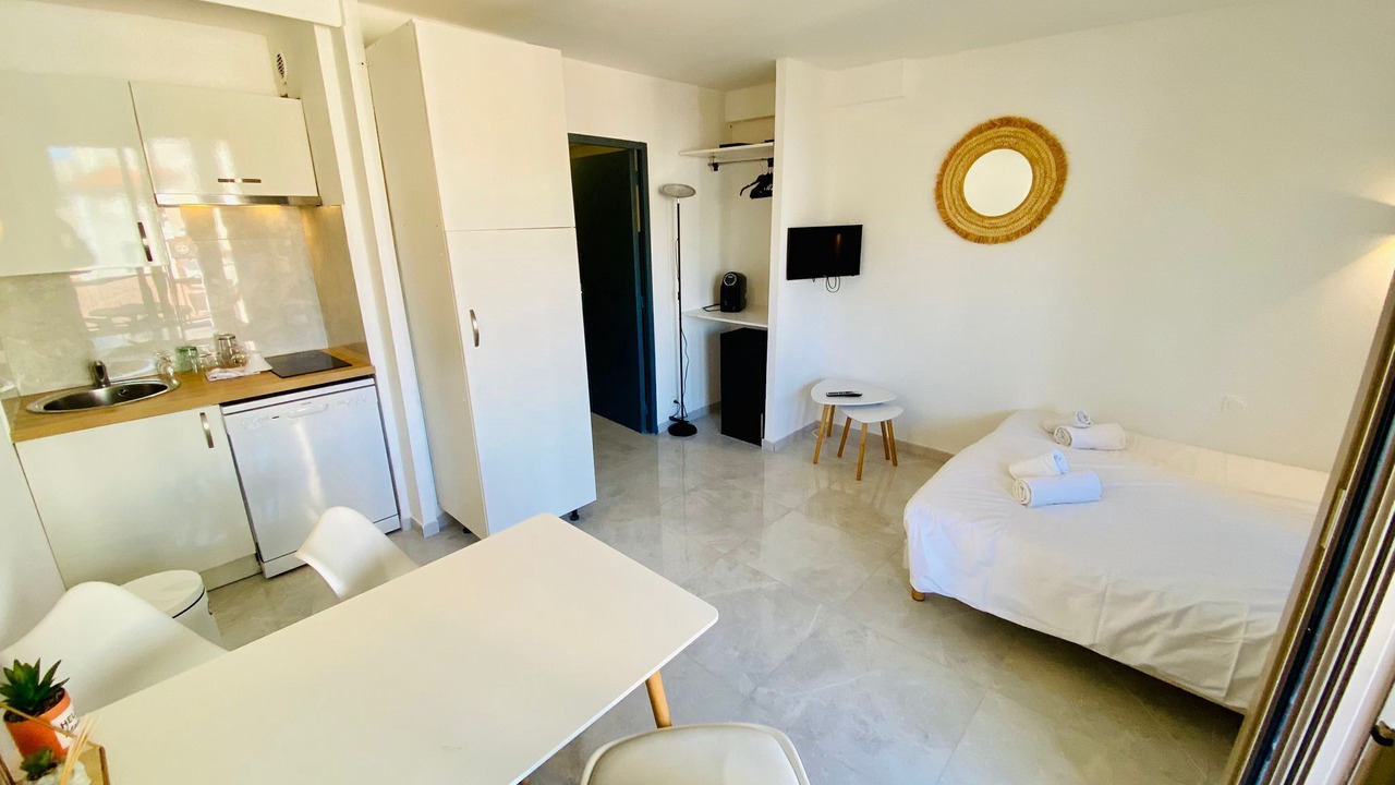 Photo of Bedroom in Juan-les-Pins