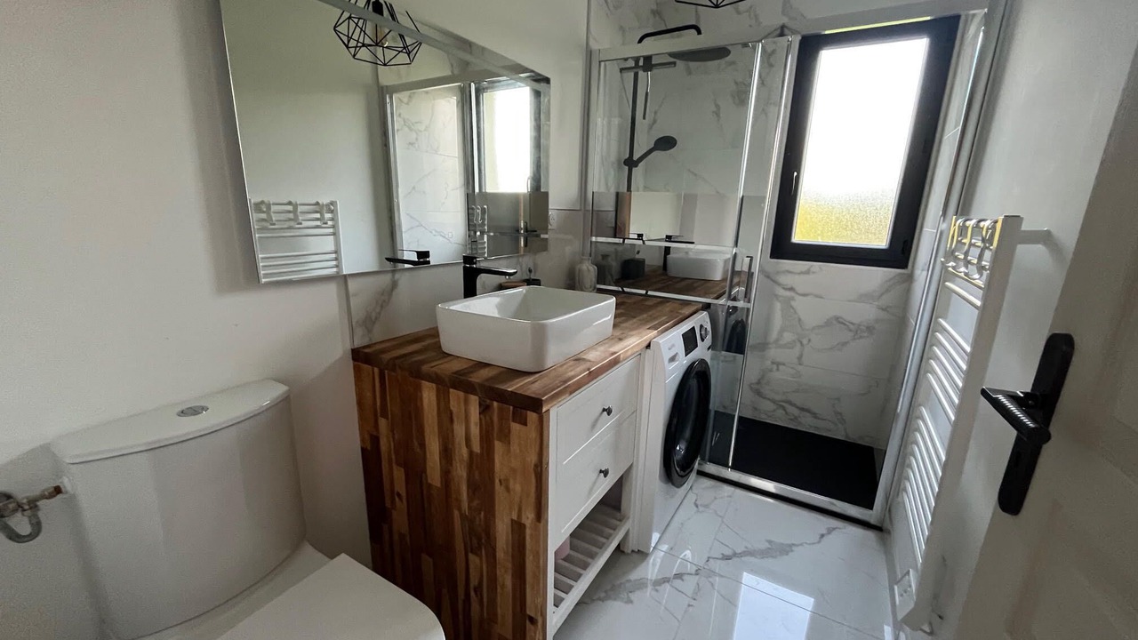 Photo of Bathroom in Creon