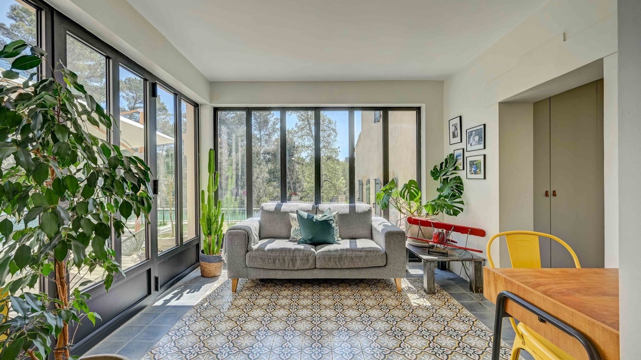 Photo of Livingroom in Saint-Marc-Jaumegarde