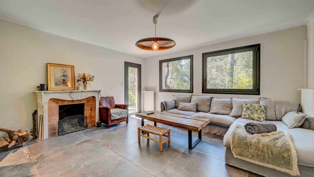 Photo of Livingroom in Saint-Marc-Jaumegarde