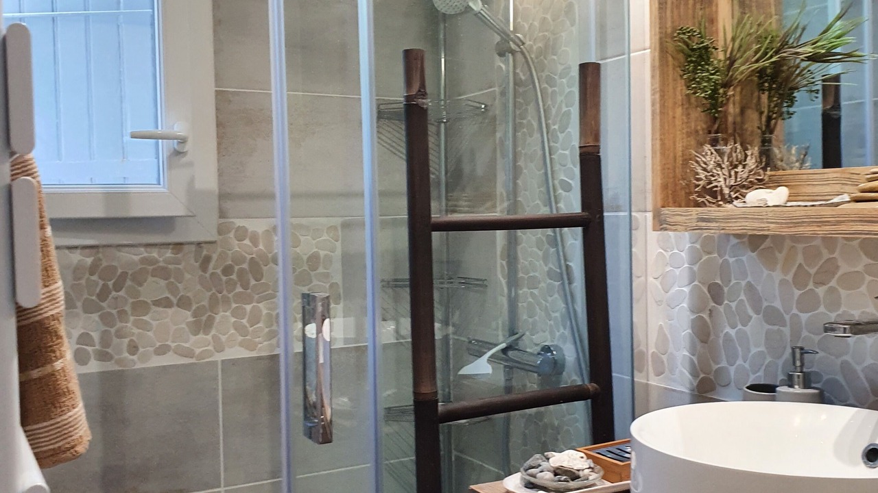 Photo of Bathroom in Domino