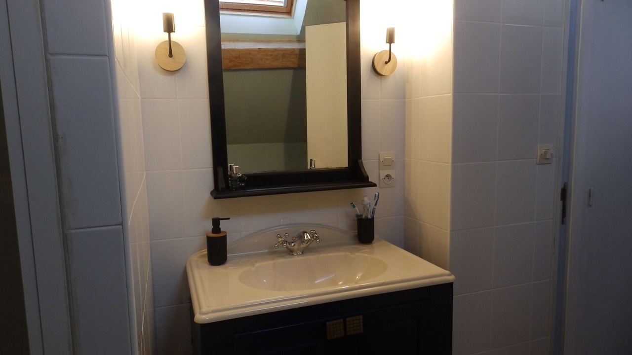 Photo of Bathroom in Menou