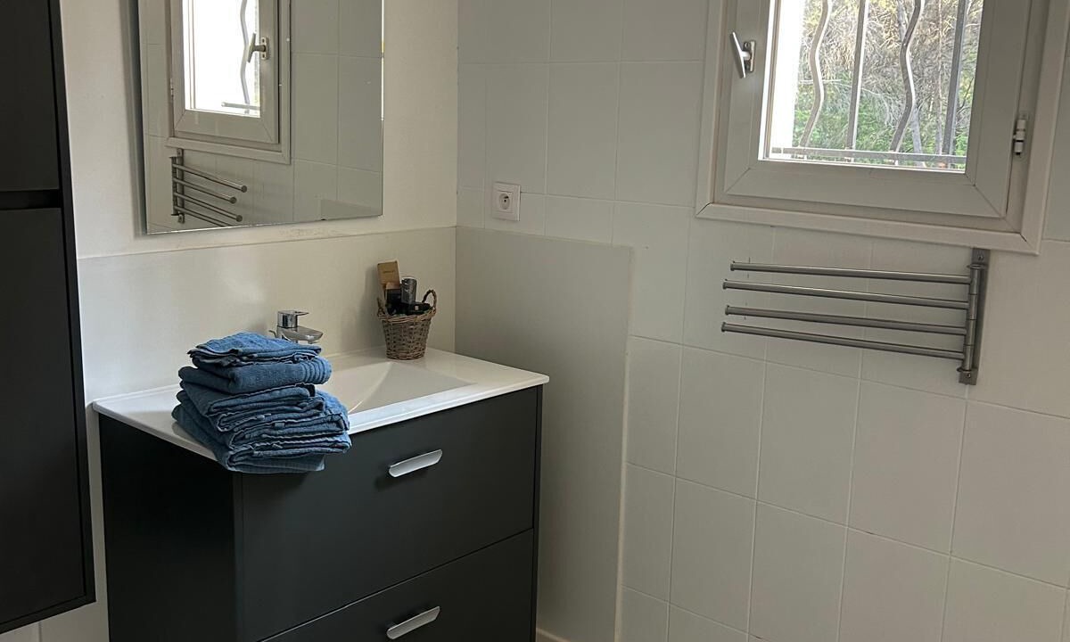Photo of Bathroom in Chateauneuf-le-Rouge