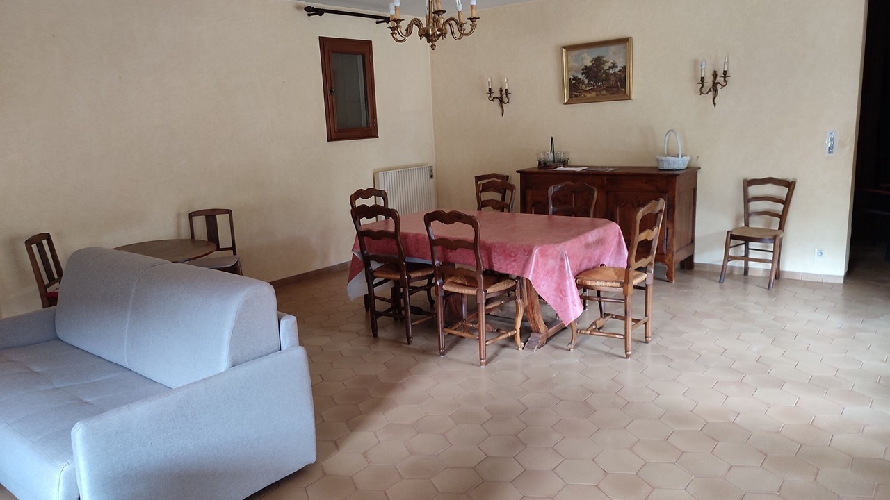 Photo of Livingroom in Maubec